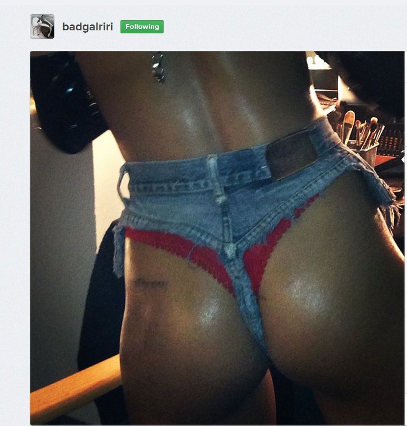 22-rihanna-thong-1.jpg